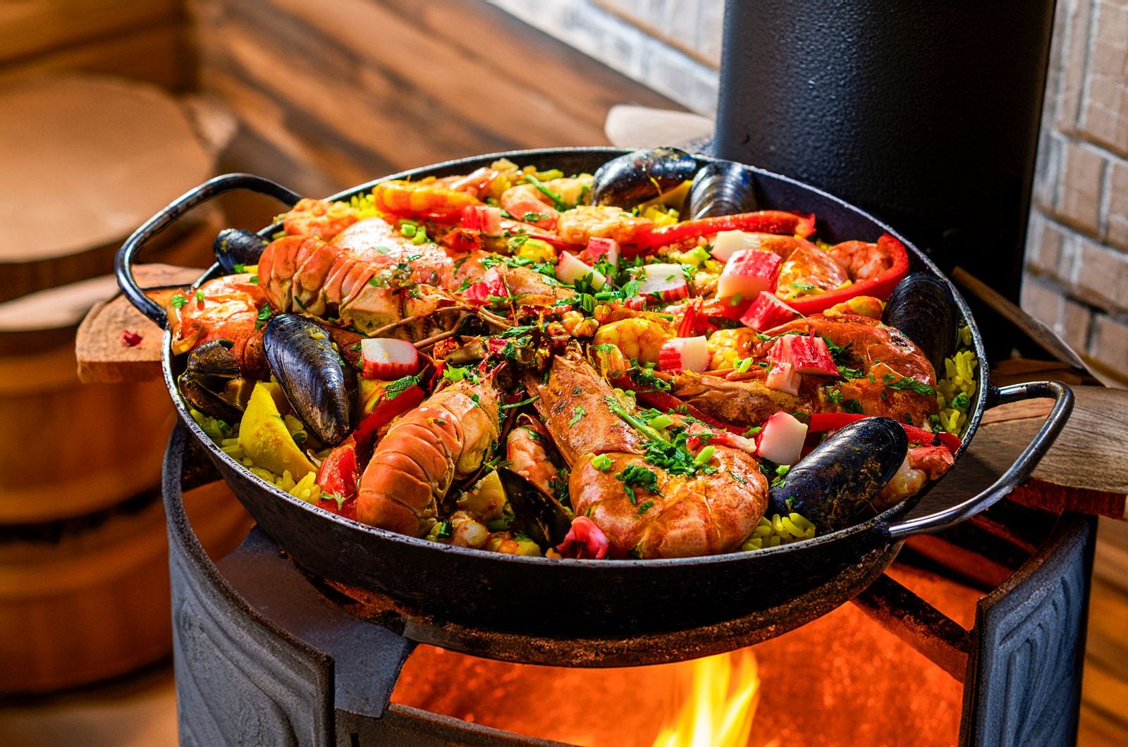 Private chef & paella night